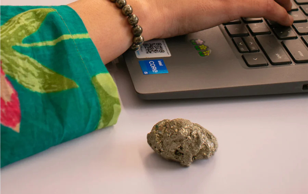 7 Powerful Benefits of Keeping Pyrite Stone at Your Desk